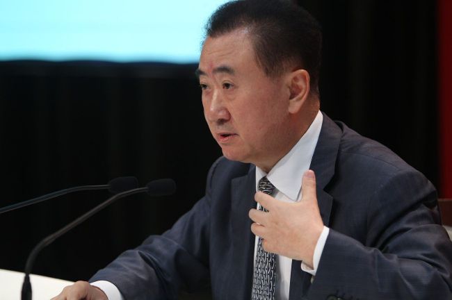 每日记录报了解到，阿森纳和利物浦已经开始探讨在自由转会的情况下说服姆巴佩来英超踢球，而且也在探索的财务和竞技方面的可能性。